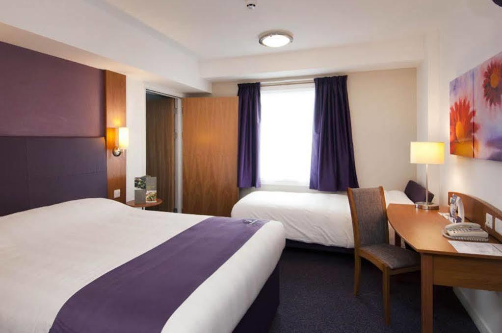 Premier Inn London City Exterior photo