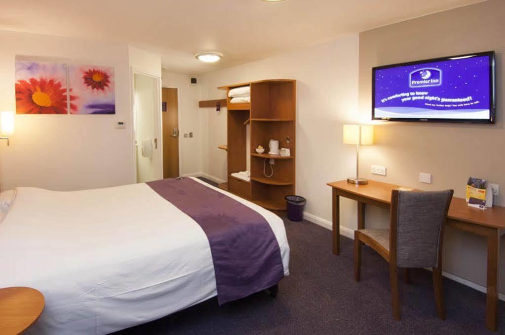 Premier Inn London City Exterior photo