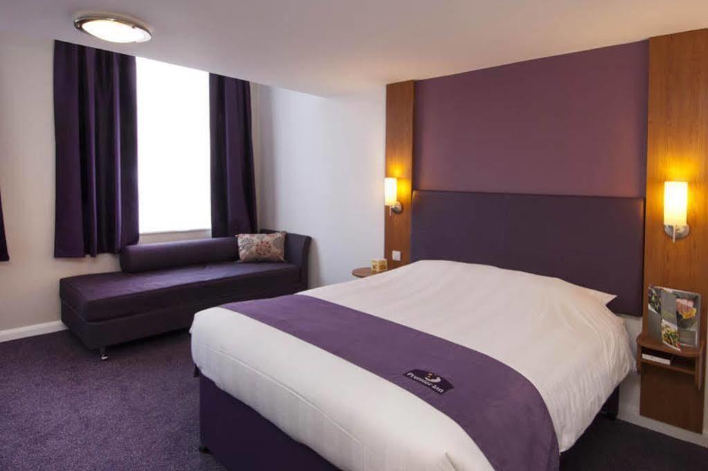 Premier Inn London City Exterior photo